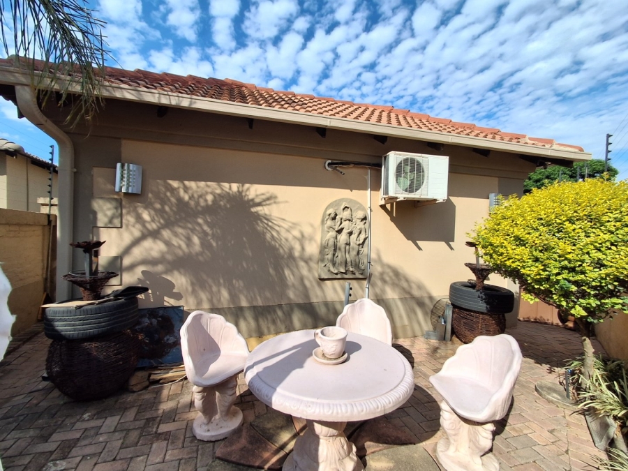 2 Bedroom Property for Sale in Flamwood North West
